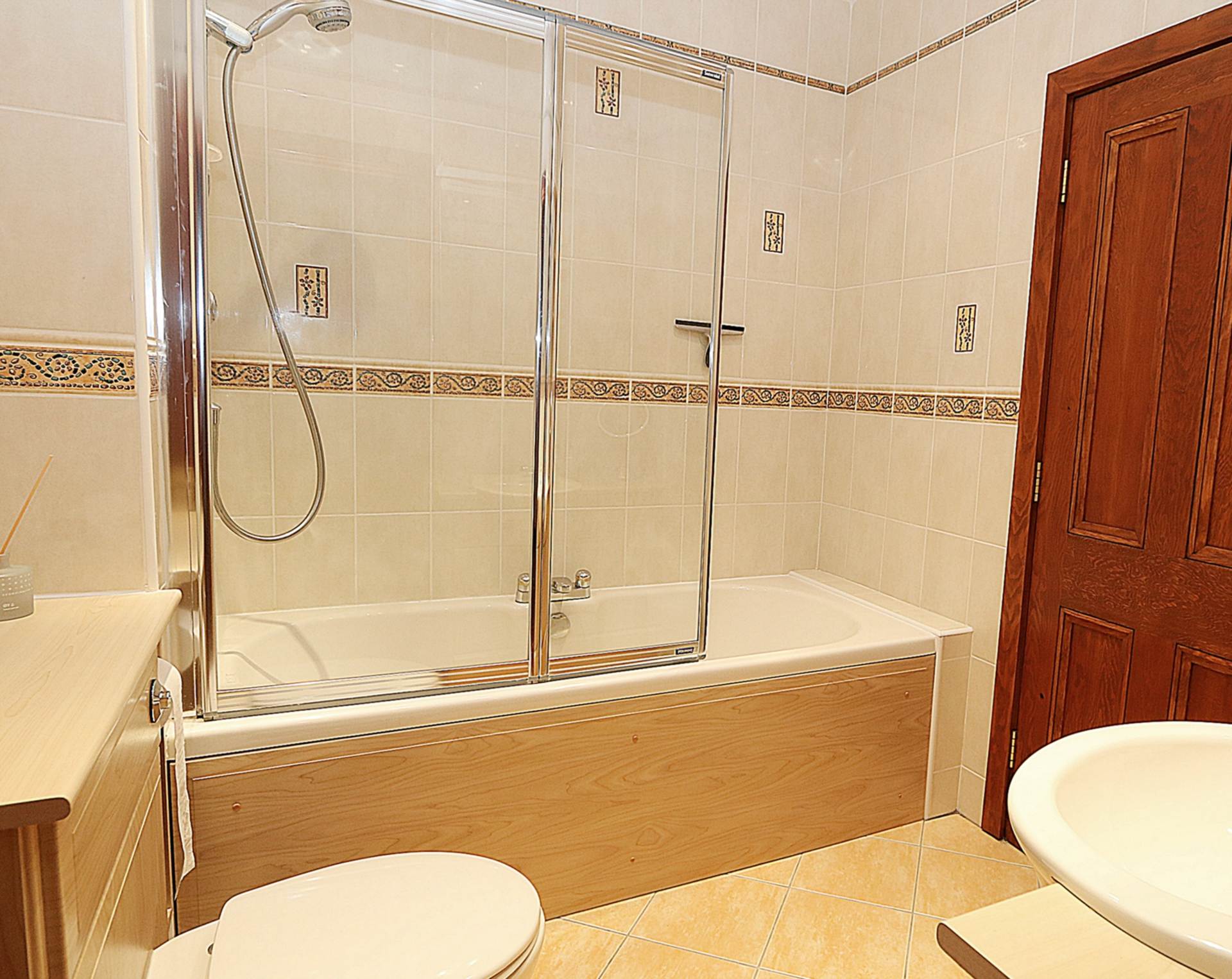 Pangbourne - Walk to village shops, amenities & train station to London, Image 27