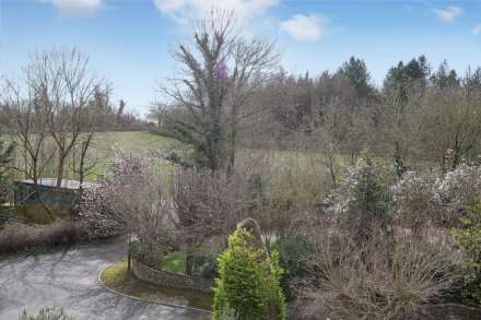 Pangbourne - Walk to village shops, amenities & train station to London, Image 11