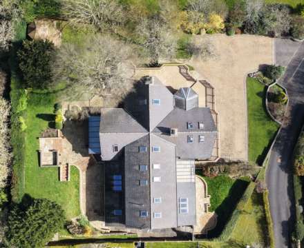 Pangbourne - Walk to village shops, amenities & train station to London, Image 13