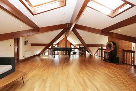 Pangbourne - Walk to village shops, amenities & train station to London, Image 19