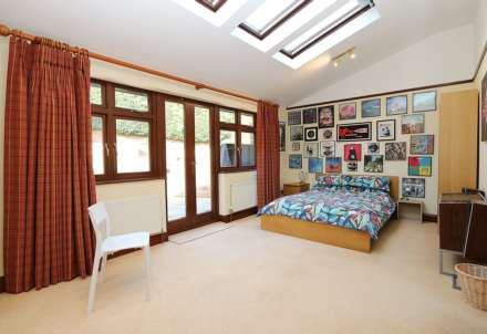 Pangbourne - Walk to village shops, amenities & train station to London, Image 23