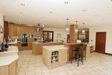 Pangbourne - Walk to village shops, amenities & train station to London, Image 4