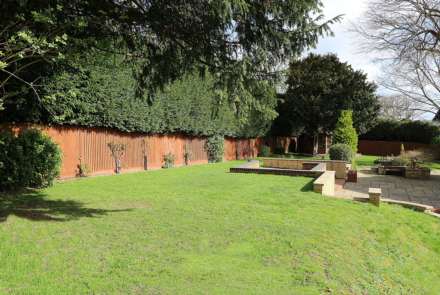 Pangbourne - Walk to village shops, amenities & train station to London, Image 8