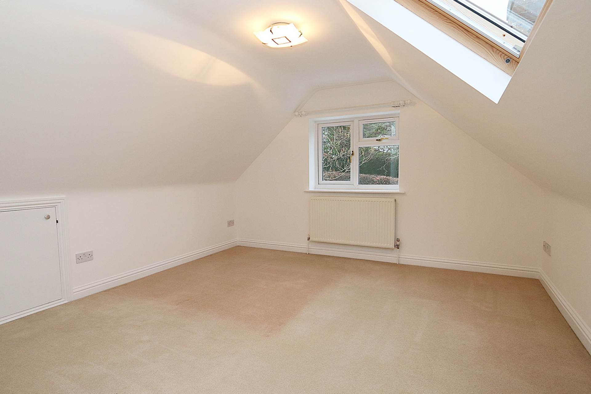 Whitchurch On Thames - walk to shops, restaurants & train station, Image 11