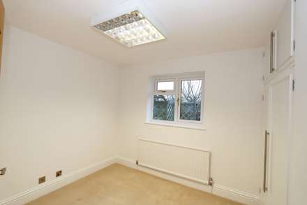 Whitchurch On Thames - walk to shops, restaurants & train station, Image 14