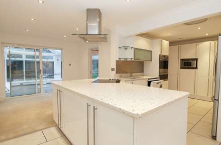 Whitchurch On Thames - walk to shops, restaurants & train station, Image 2