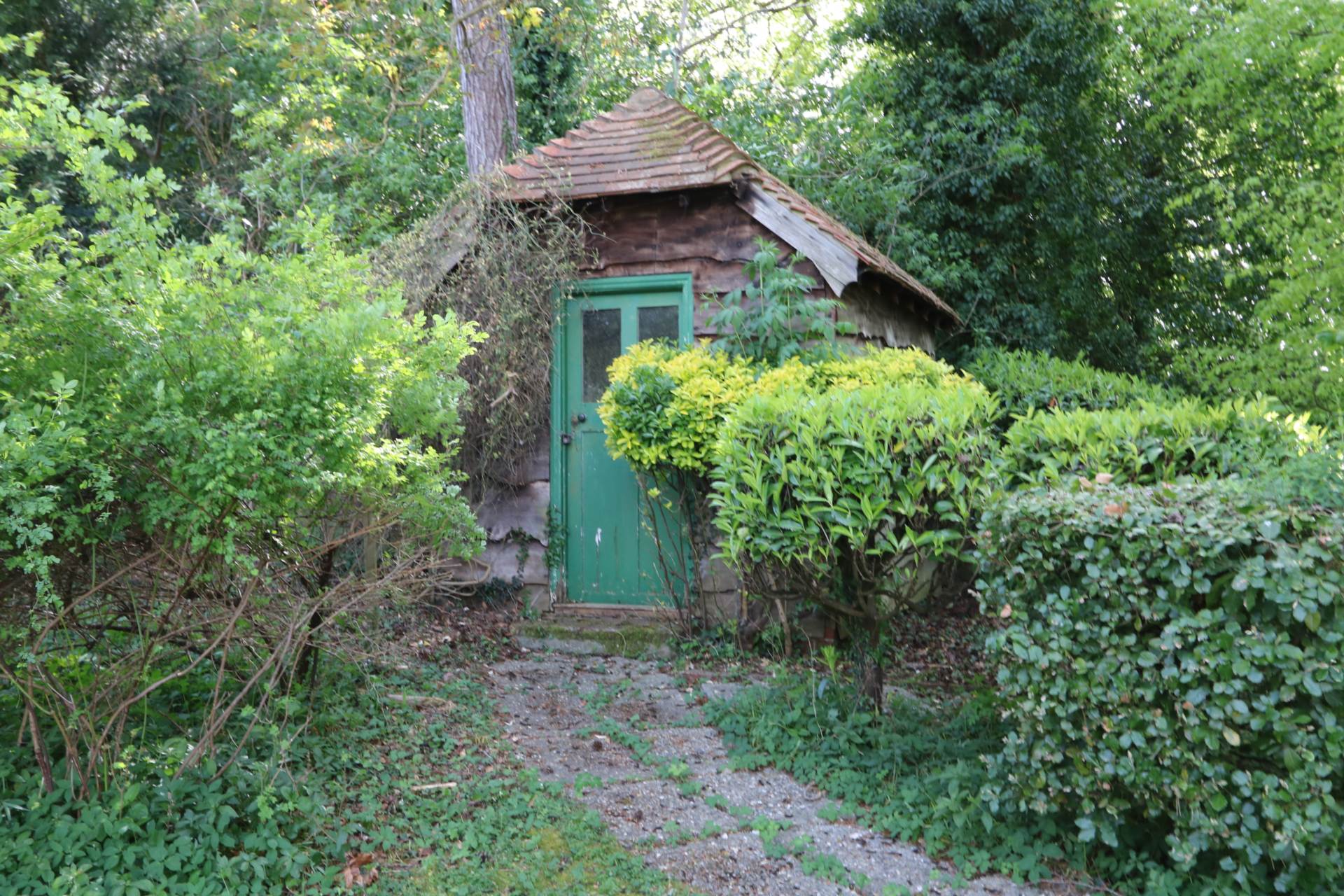 Lower Basildon - Set in a very beautiful elevated location, Image 6