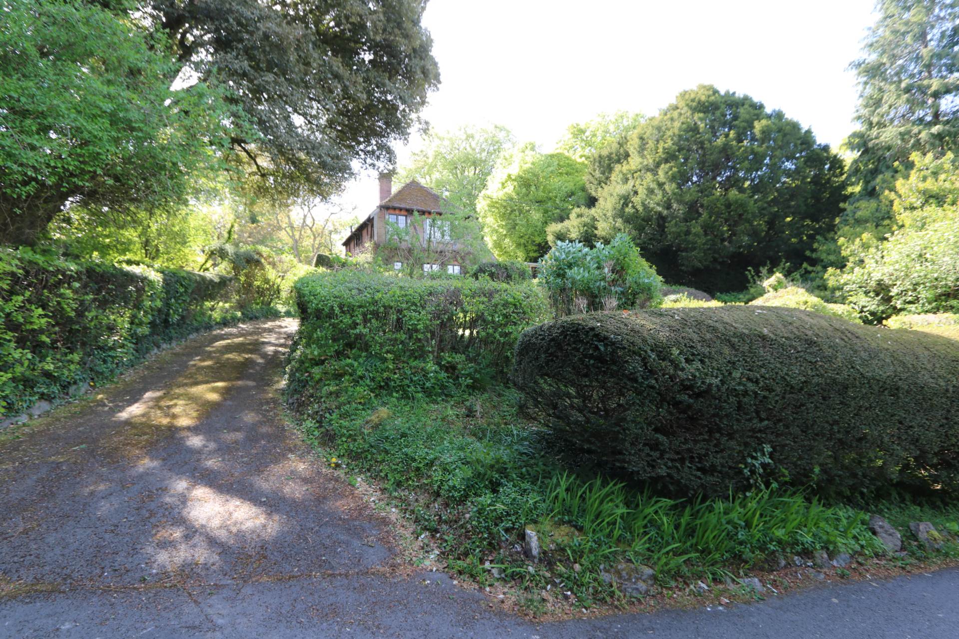Lower Basildon - Set in a very beautiful elevated location, Image 7