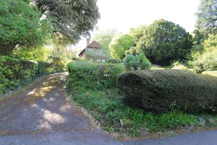 Lower Basildon - Set in a very beautiful elevated location, Image 4