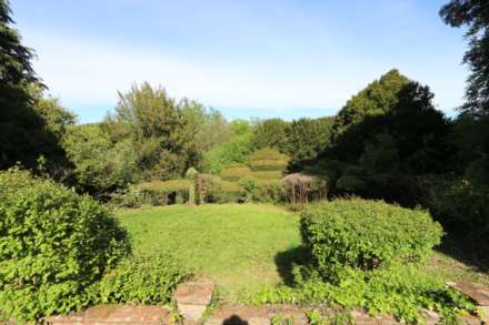 Lower Basildon - Set in a very beautiful elevated location, Image 5