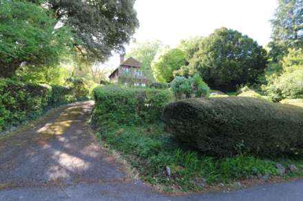 Lower Basildon - Set in a very beautiful elevated location, Image 7