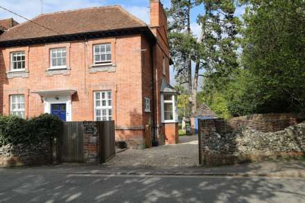 4 Bedroom Country House, Church Street, Hampstead Norreys, Berkshire