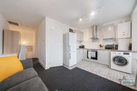 Park Avenue Road, Tottenham N17, Image 4