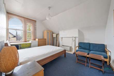 Upper Tollington Park, Stroud Green N4, Image 1