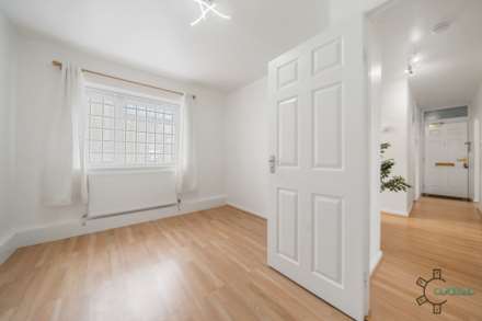 Carterhatch Lane, Enfield EN1, Image 10