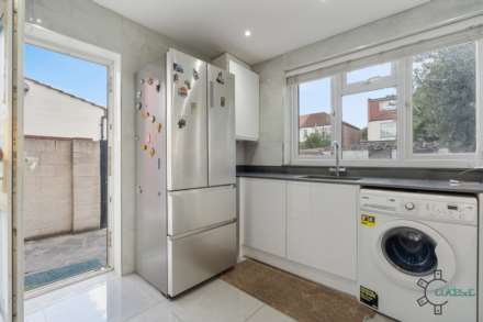 Parkstone Avenue, Upper Edmonton N18, Image 12