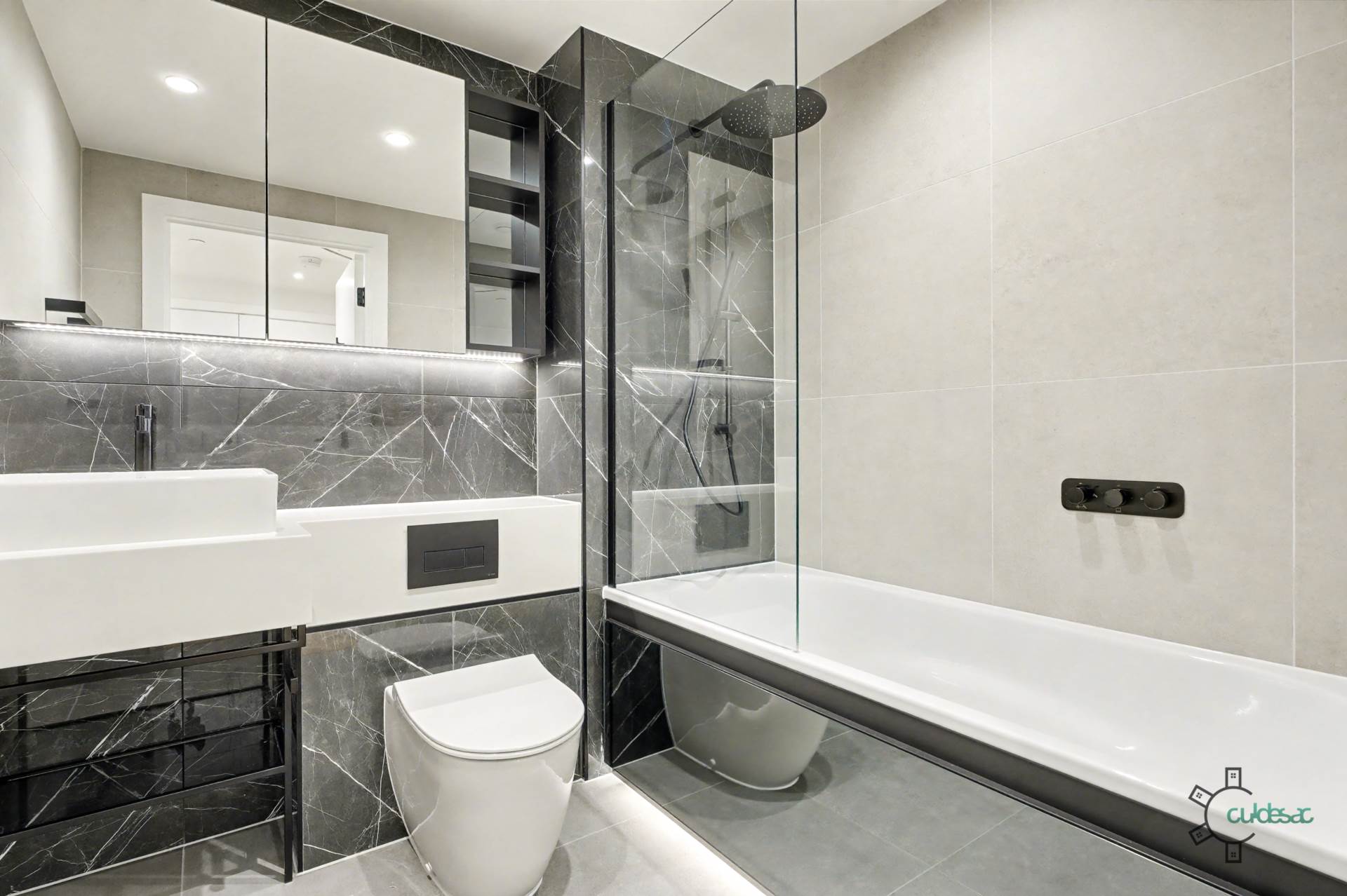 Emperor Point, Manor House N4, Image 5