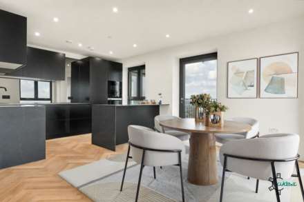 2 Bedroom Penthouse, Emperor Point, Manor House N4