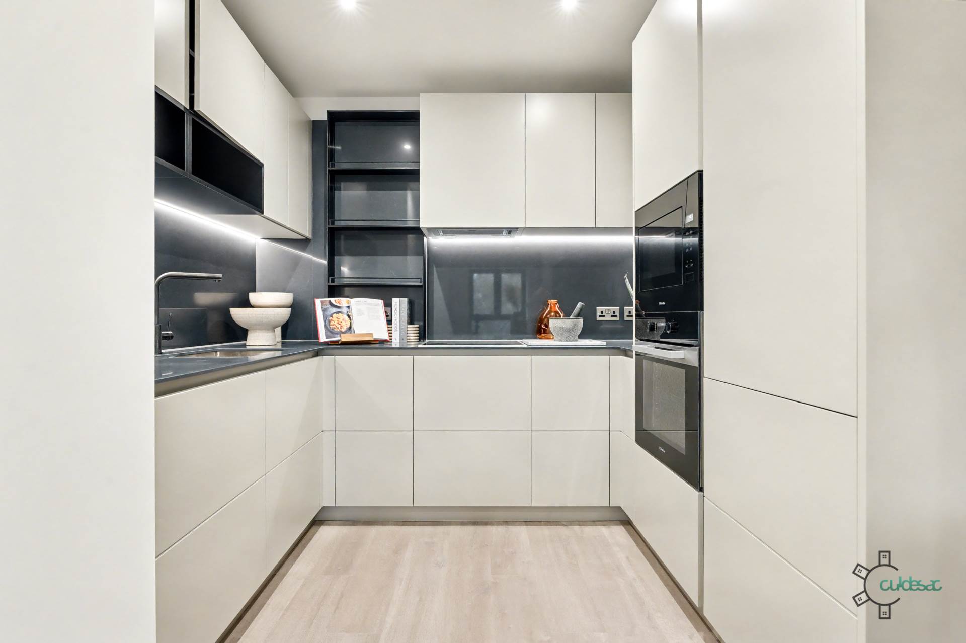 Emperor Point, Manor House N4, Image 3
