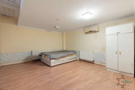 Elfrida Close, Woodford IG8, Image 8