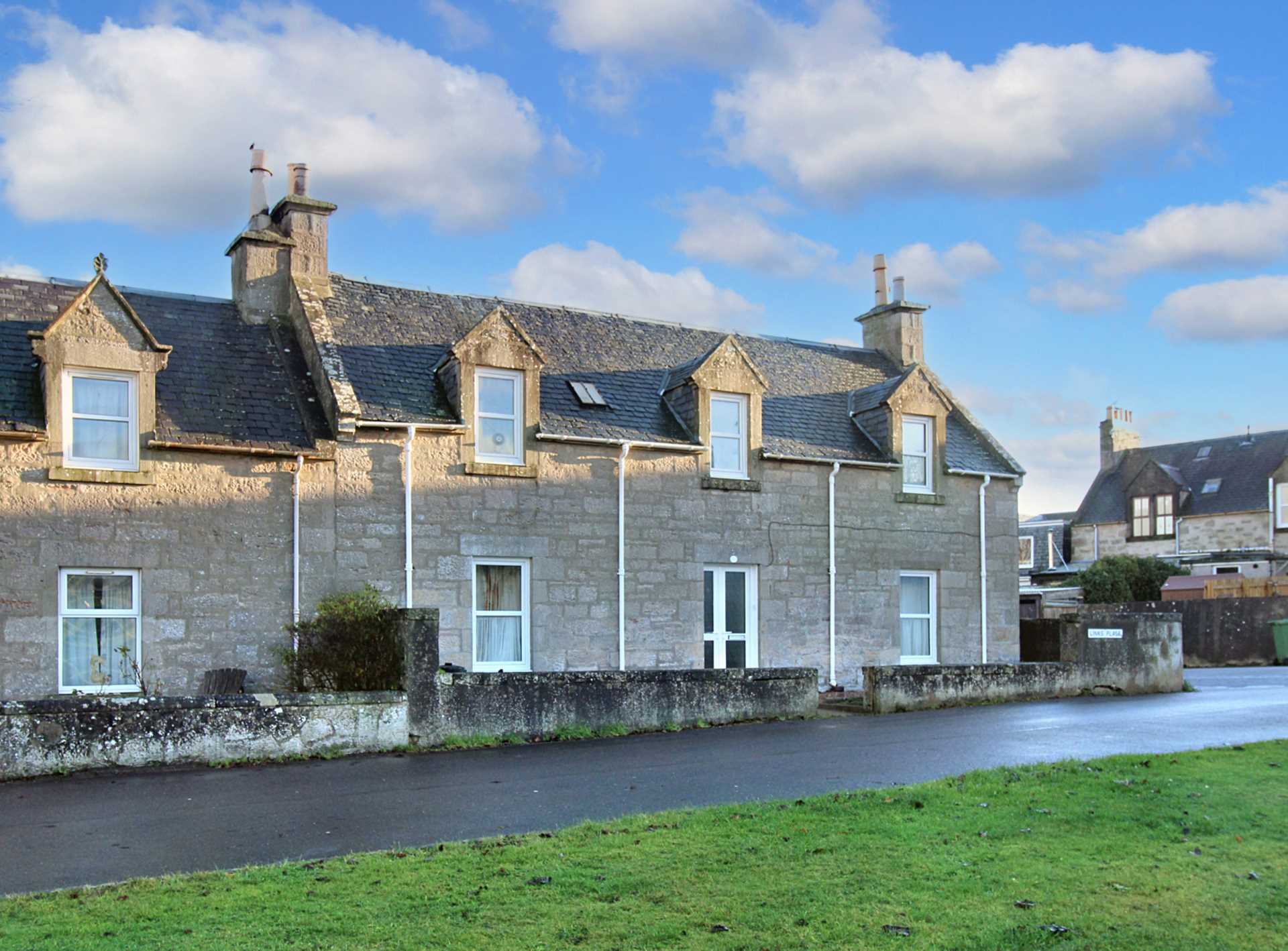 CLOSING DATE SET WED 20 DECEMBER 12PM Links Place, Nairn, Image 9