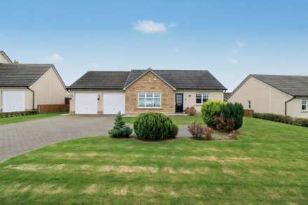 School Brae, Croy