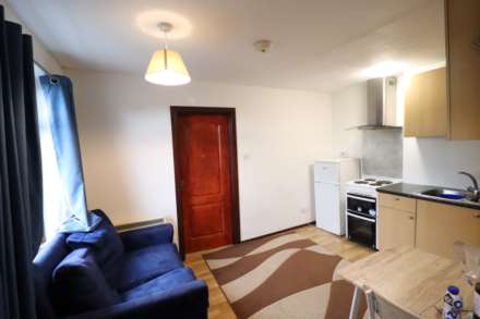 Priory Avenue, High Wycombe, Image 2