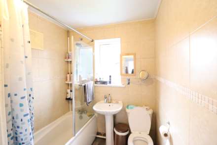 Chairborough Road, High Wycombe. HP12 3HN, Image 5