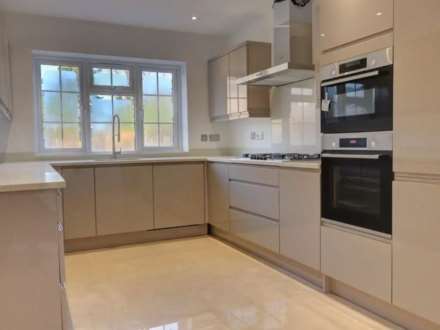 Frances Dove Close, High Wycombe, Image 2