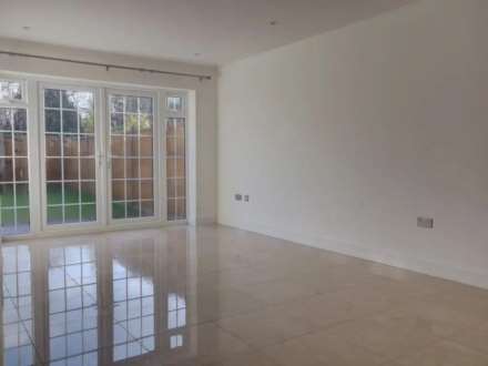 Frances Dove Close, High Wycombe, Image 4