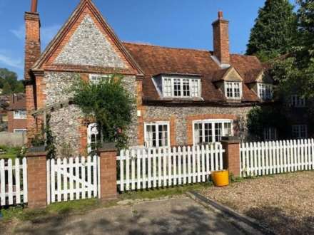 4 Bedroom Farm House, Barn Court, High Wycombe