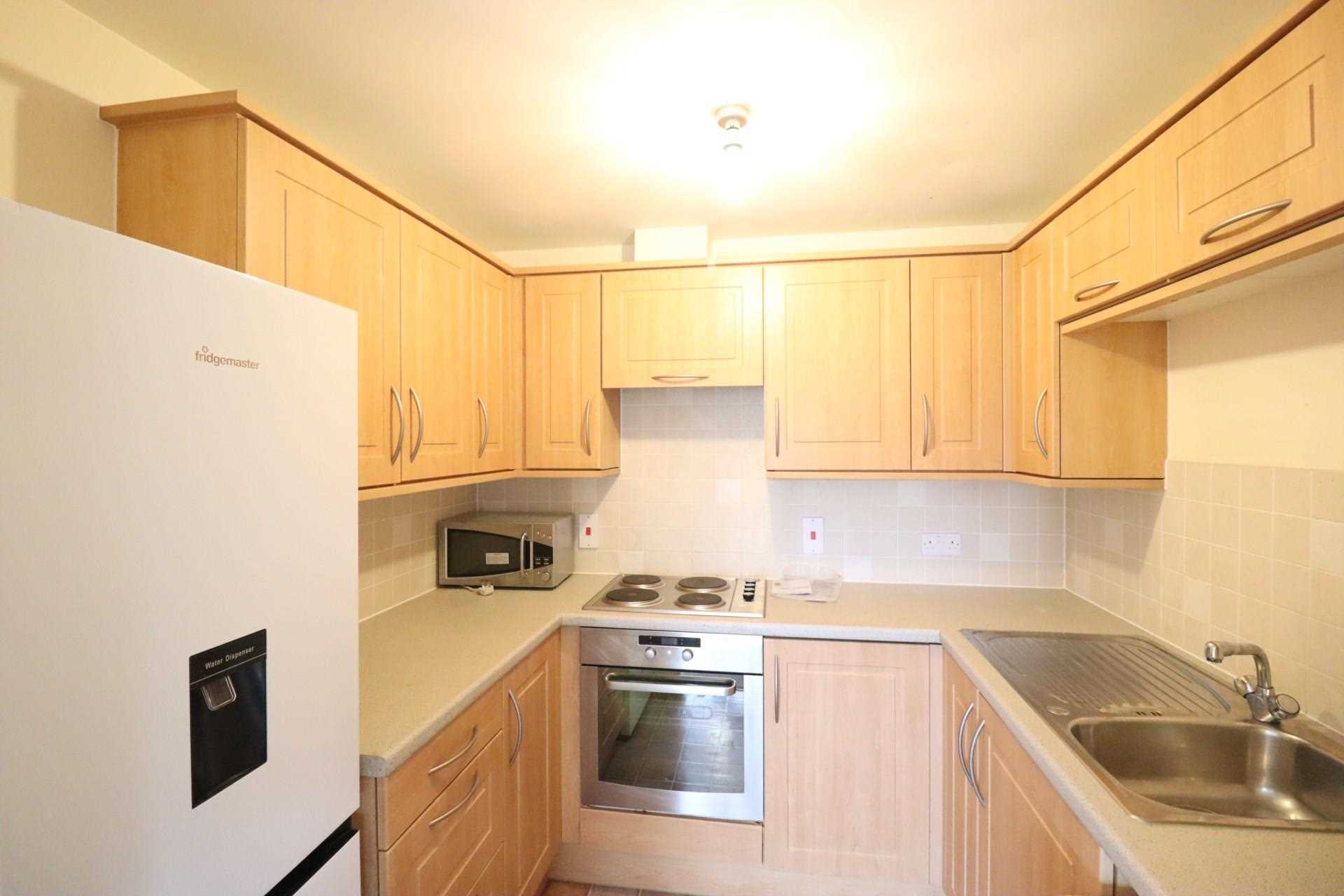 Hawkes Close, Slough, Image 3