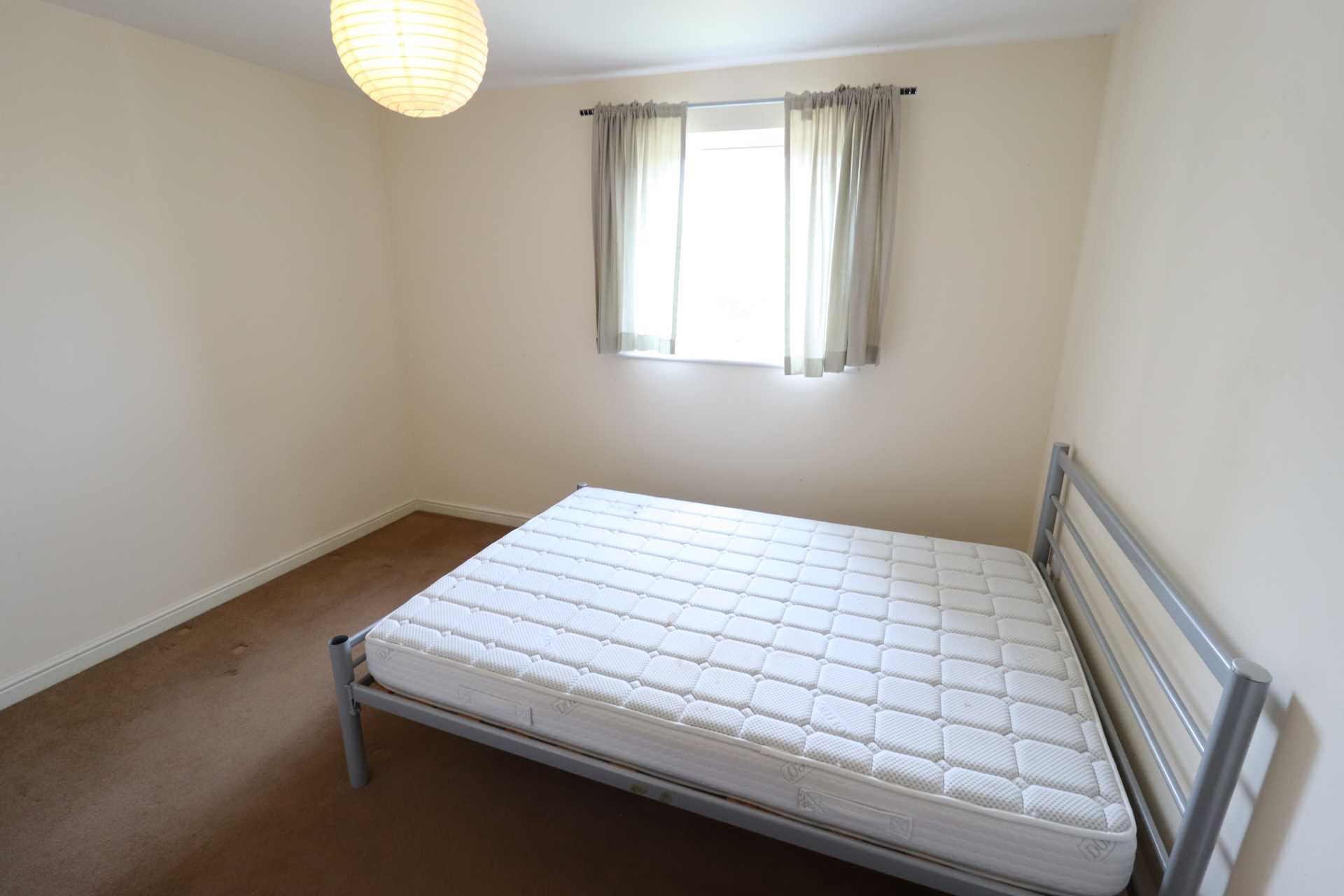 Hawkes Close, Slough, Image 6
