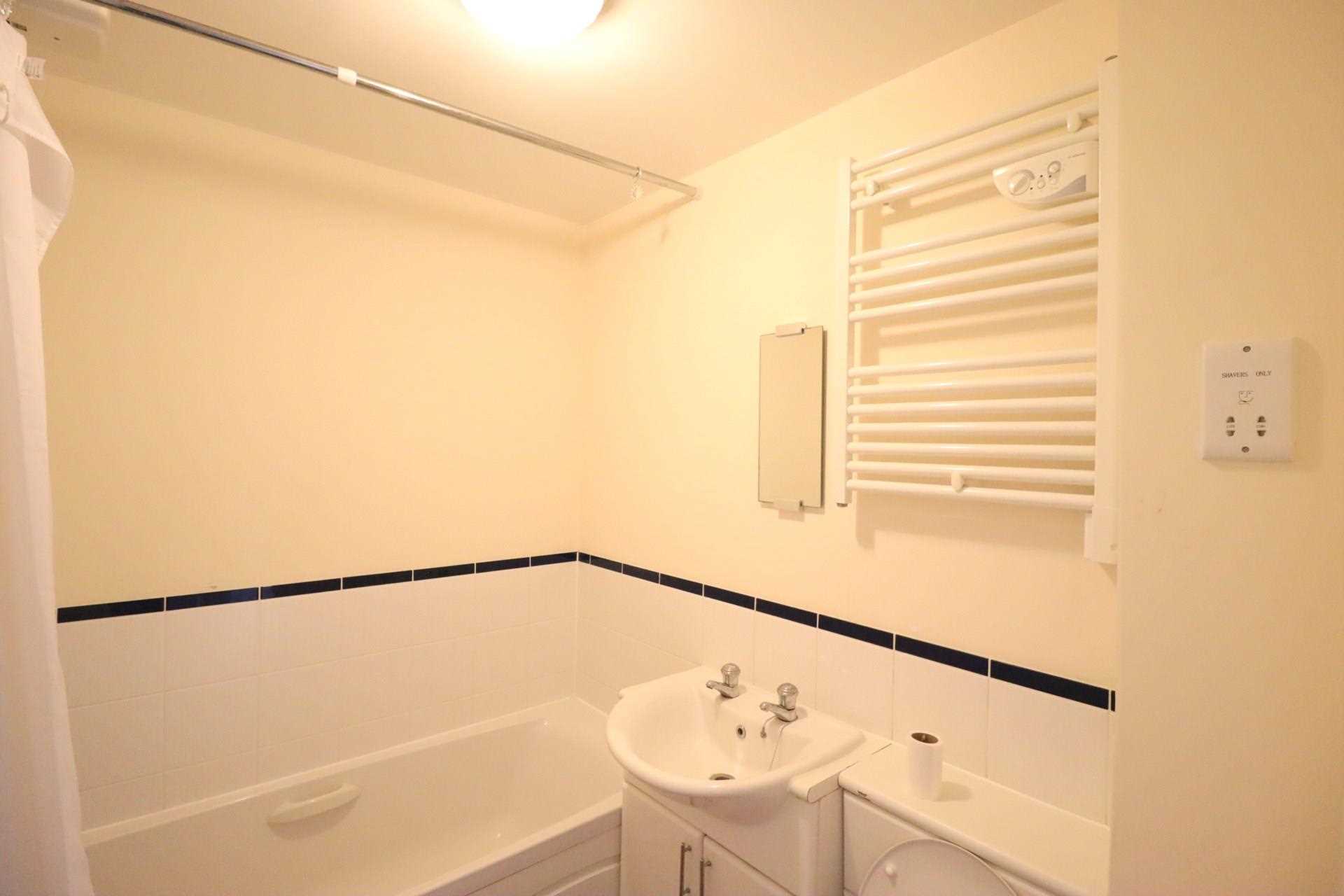 Hawkes Close, Slough, Image 7