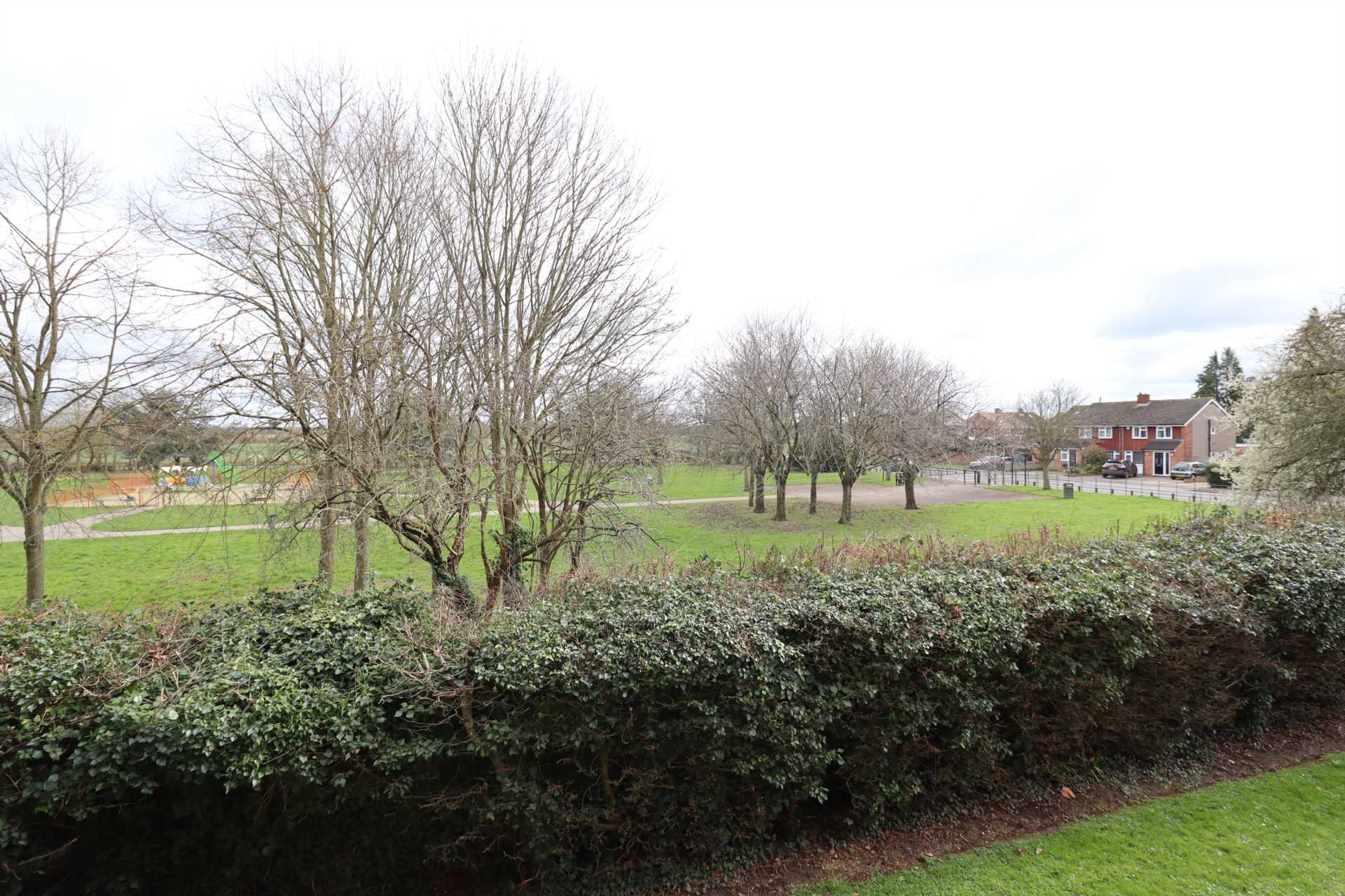 Hawkes Close, Slough, Image 9