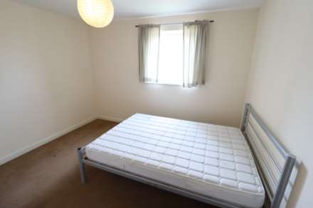 Hawkes Close, Slough, Image 6