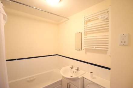Hawkes Close, Slough, Image 7