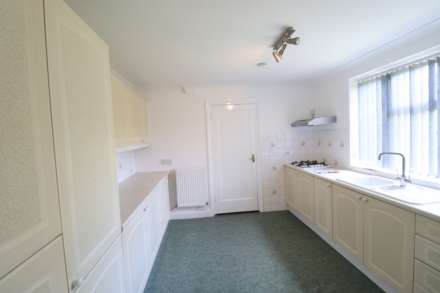 School Close, High Wycombe, Image 10