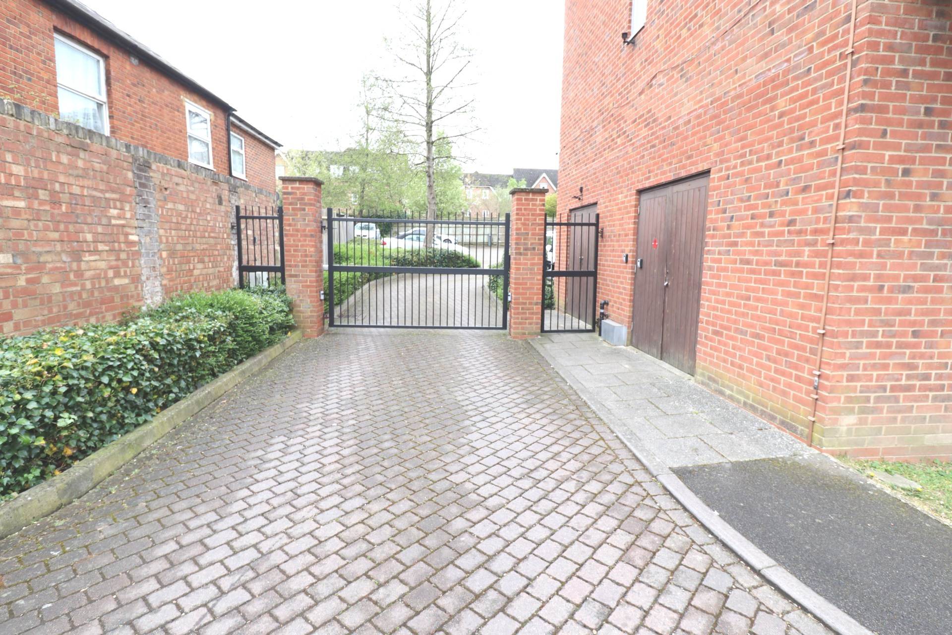 Lindsay Court, Lindsay Avenue, Image 7