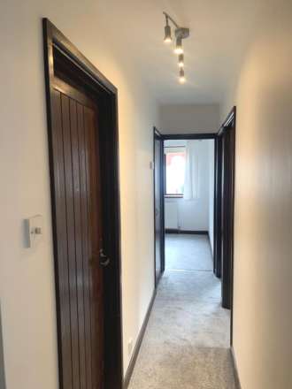 Willow Court, Bassetsbury Lane, Image 2