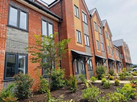 4 Bedroom Town House, Ogilvie Road, High Wycombe