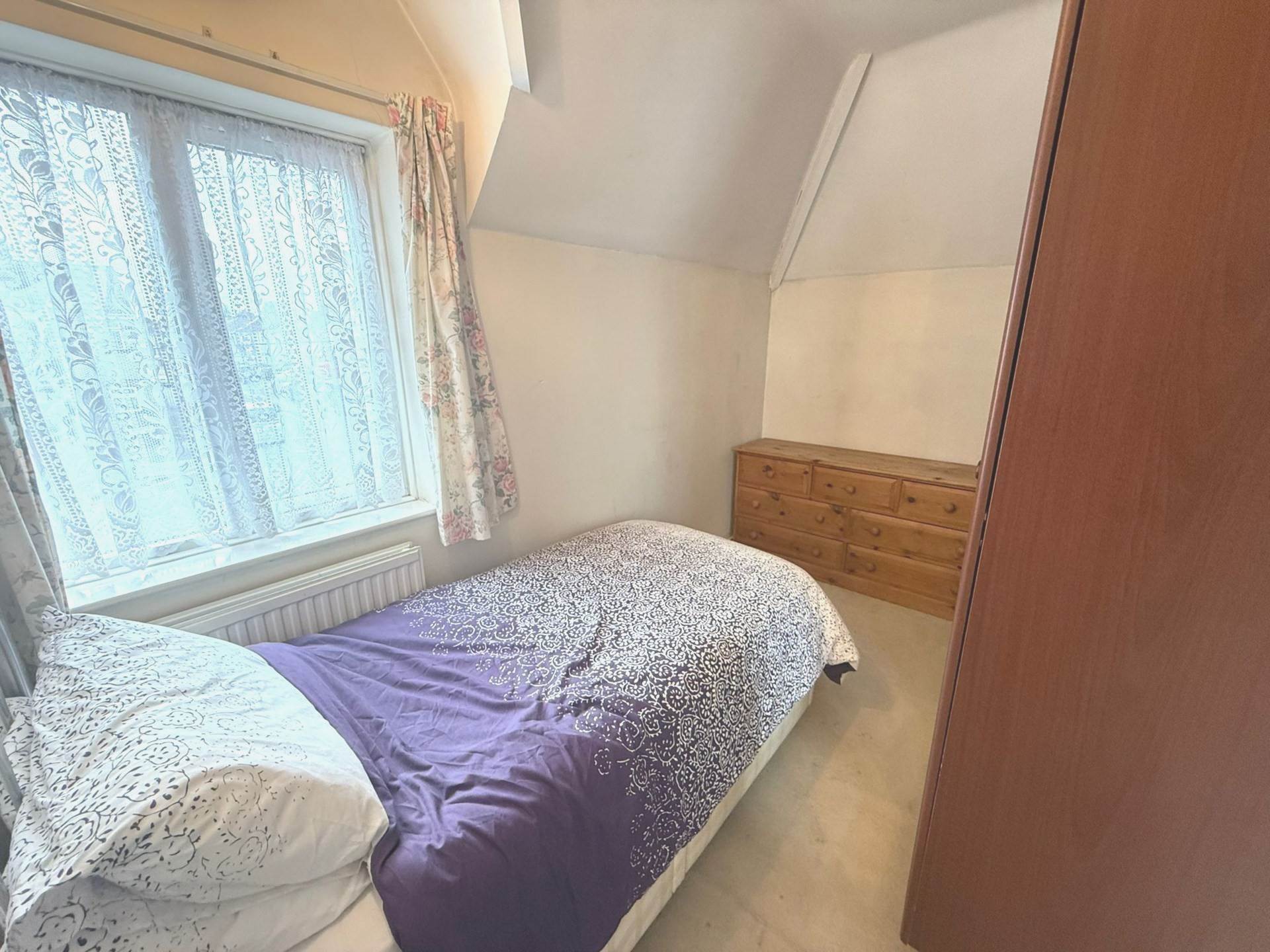 Stoke Poges Lane, Slough, Image 12