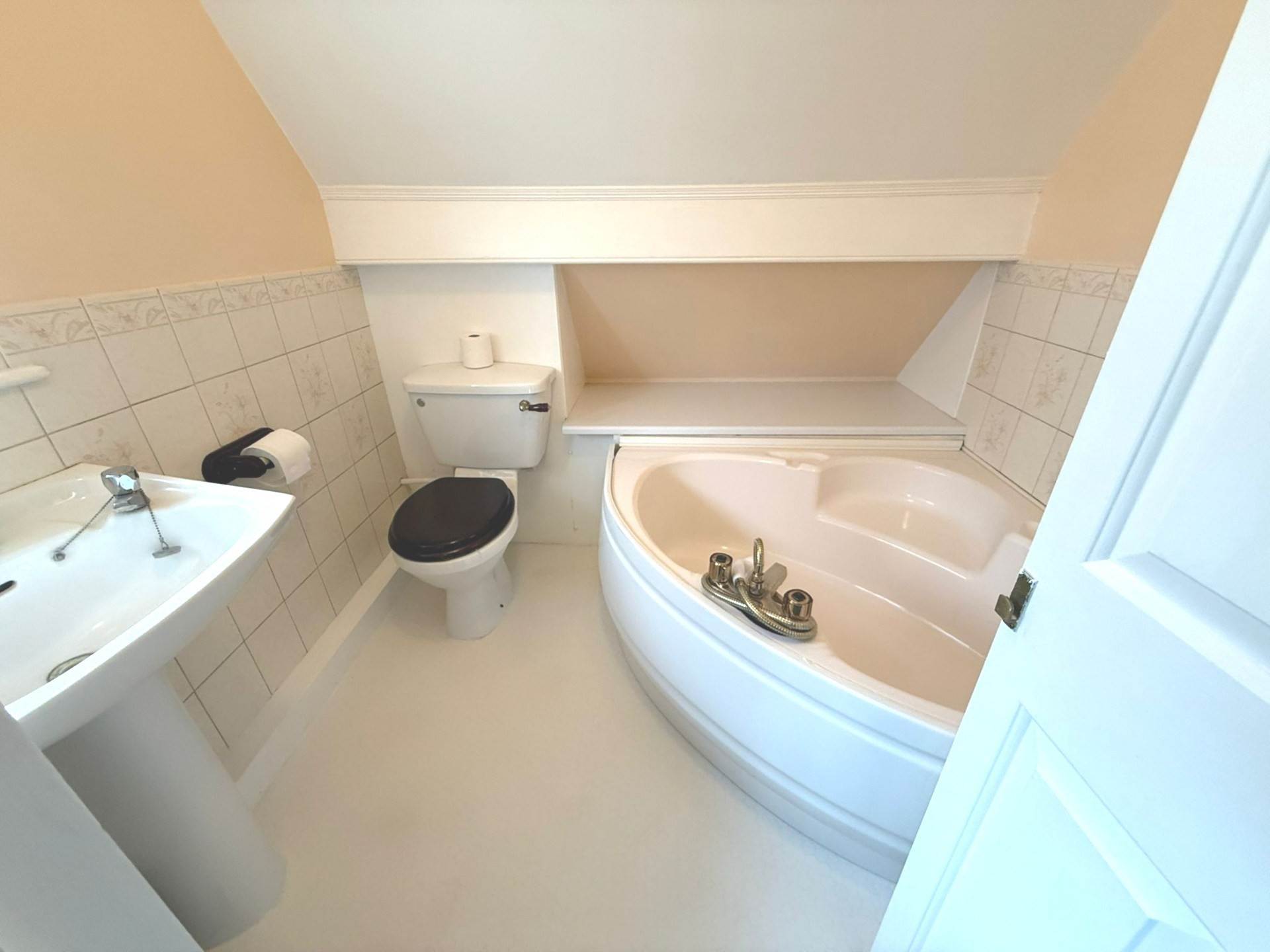 Stoke Poges Lane, Slough, Image 9