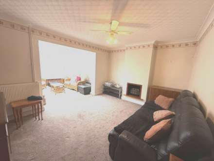 Stoke Poges Lane, Slough, Image 3