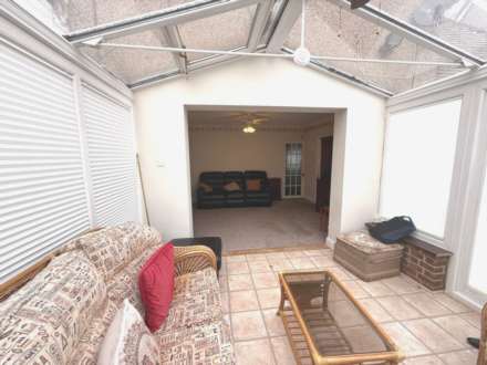 Stoke Poges Lane, Slough, Image 4