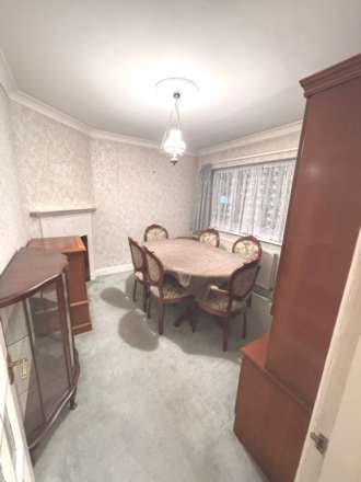 Stoke Poges Lane, Slough, Image 6