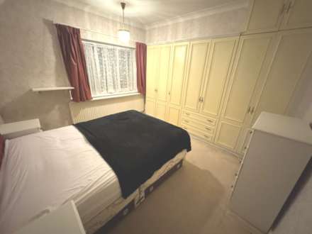 Stoke Poges Lane, Slough, Image 7