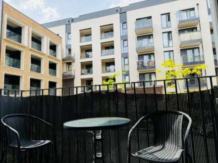 Property For Rent Newland Gate, Lilys Walk, High Wycombe