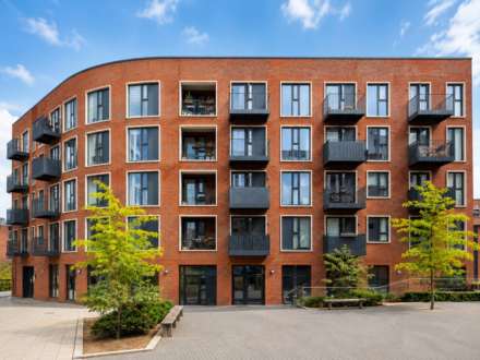Newland Gate, Lilys Walk, High Wycombe, Image 2