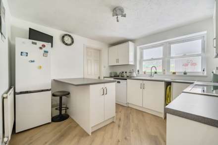 Vicarage Wood Way, Tilehurst, Image 12